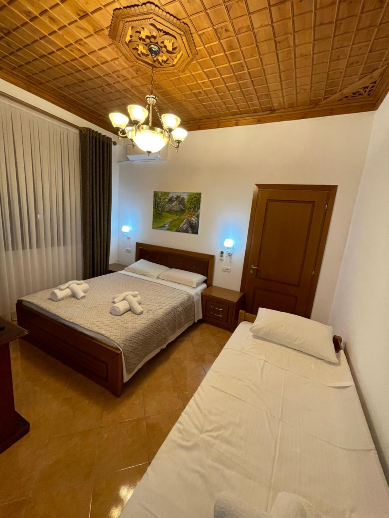 Vila At Berat Exteriör bild