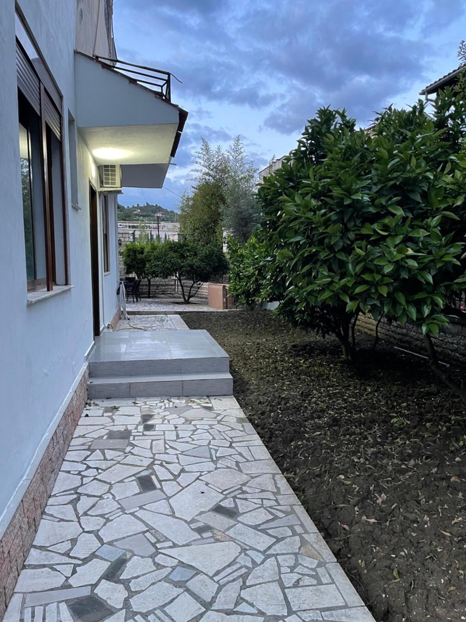 Vila At Berat Exteriör bild