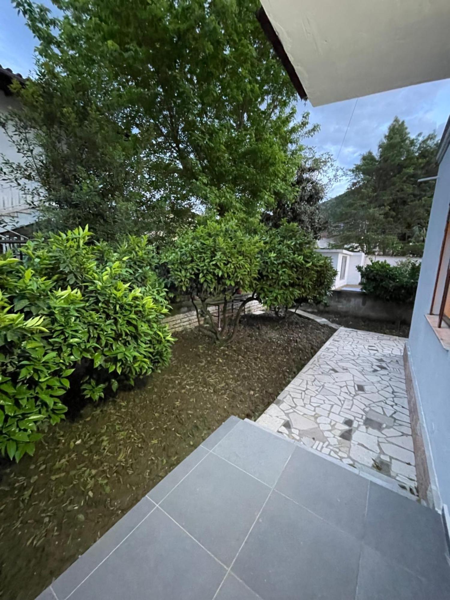 Vila At Berat Exteriör bild