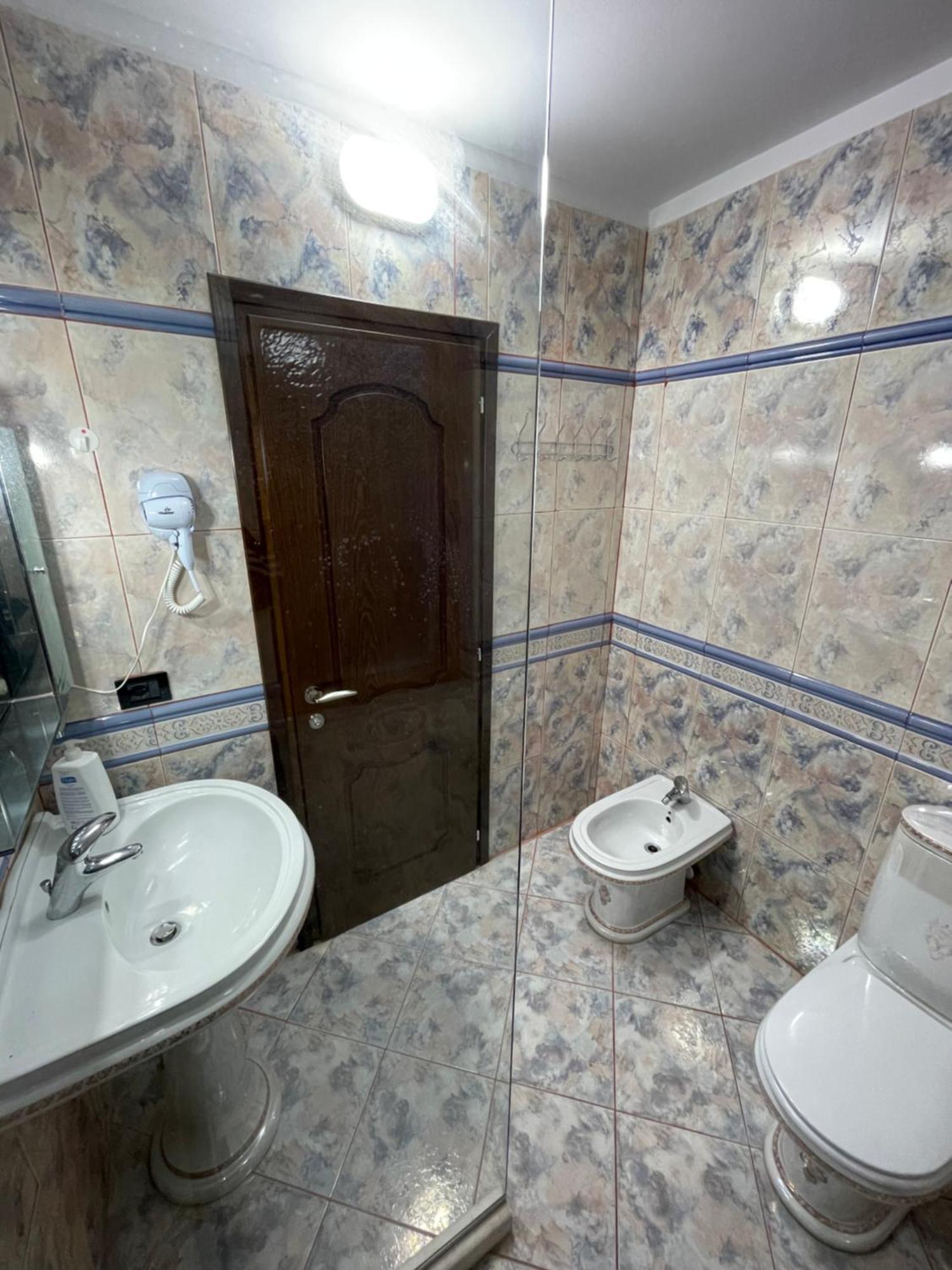 Vila At Berat Exteriör bild