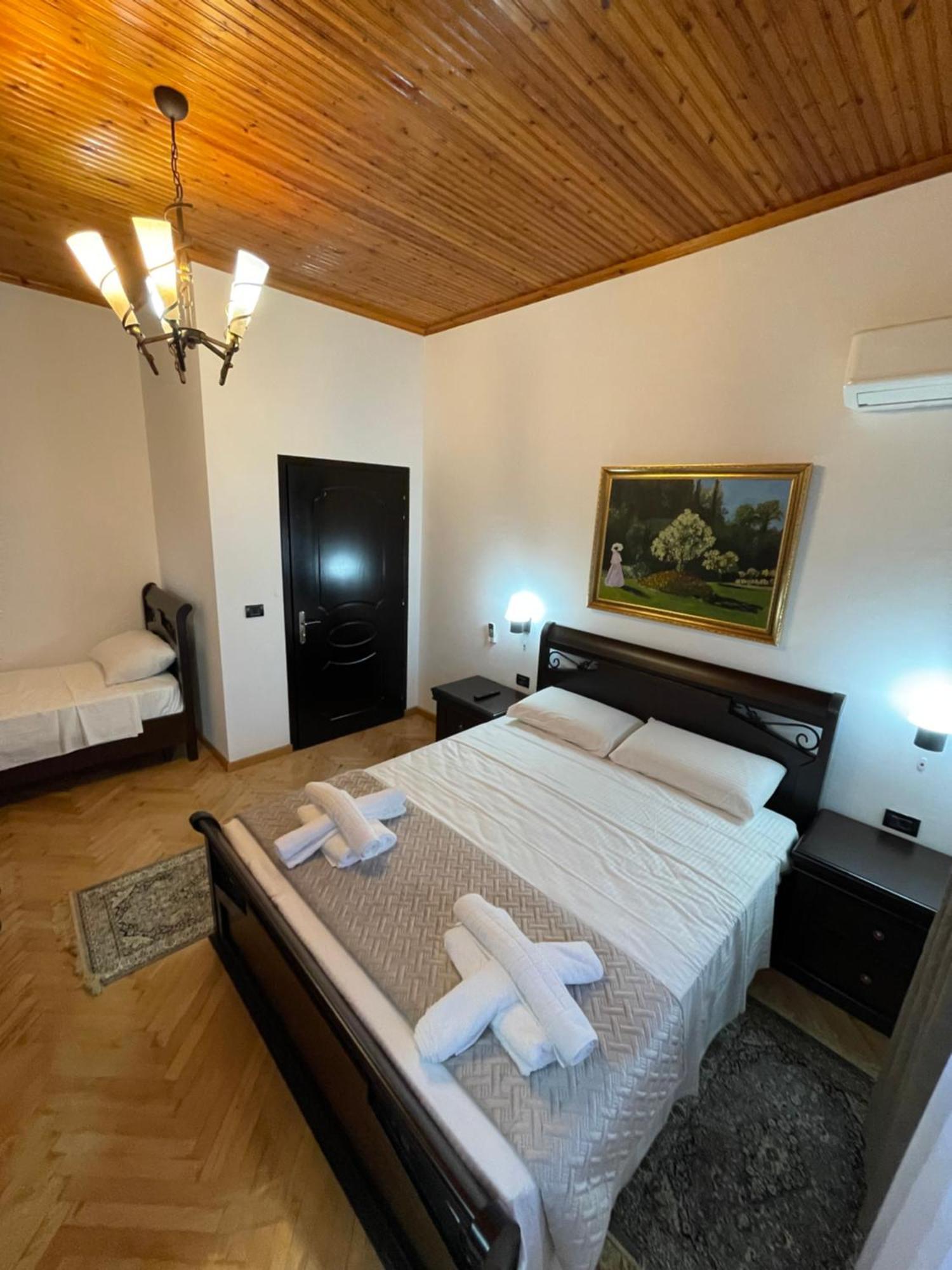 Vila At Berat Exteriör bild