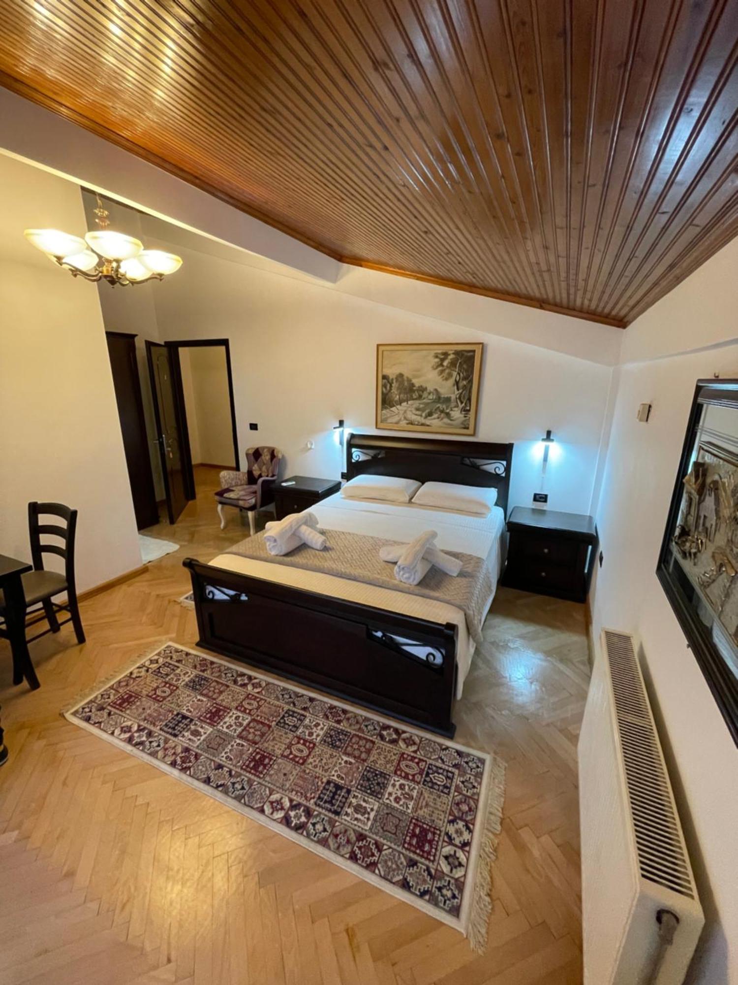 Vila At Berat Exteriör bild