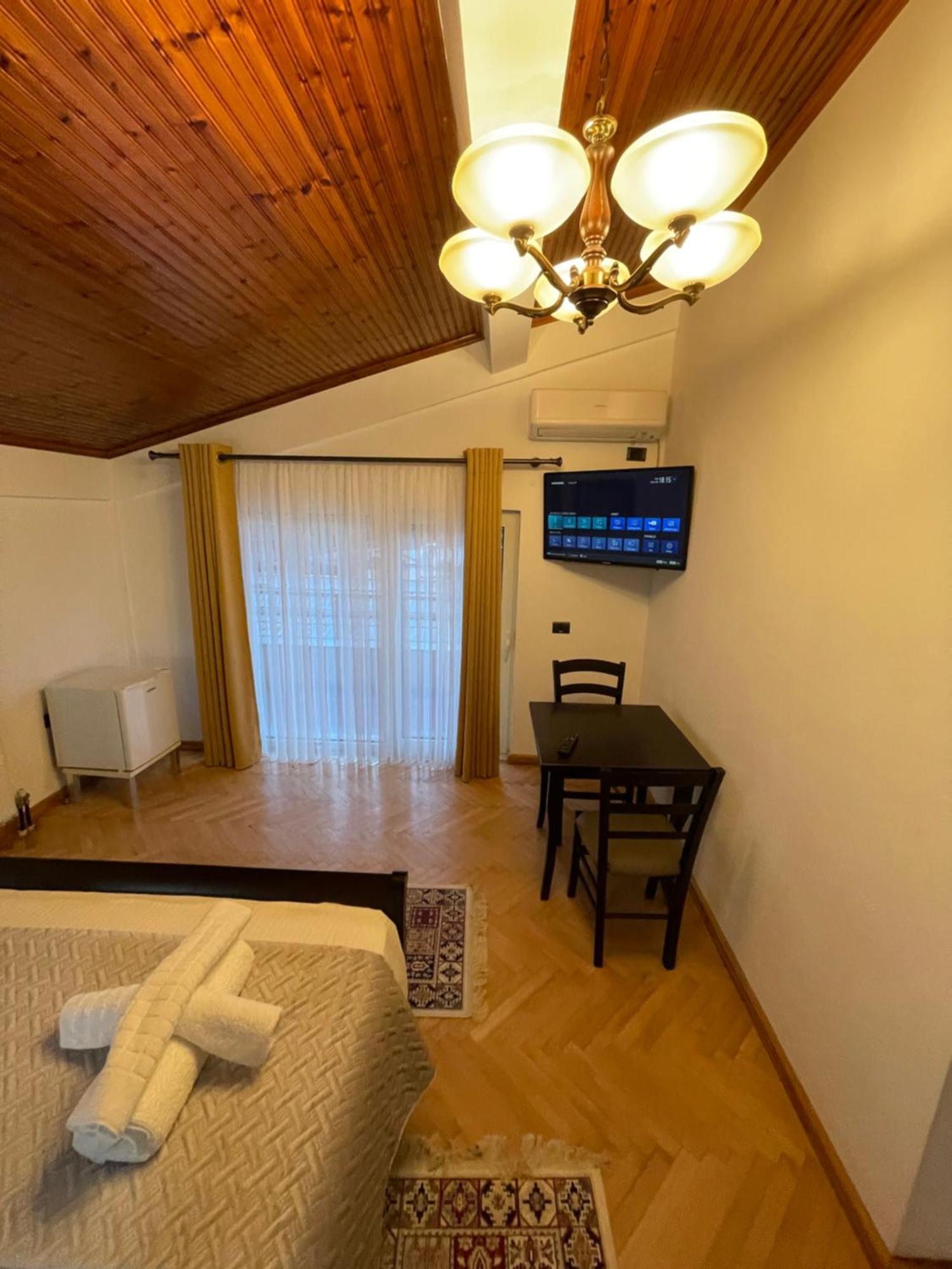 Vila At Berat Exteriör bild