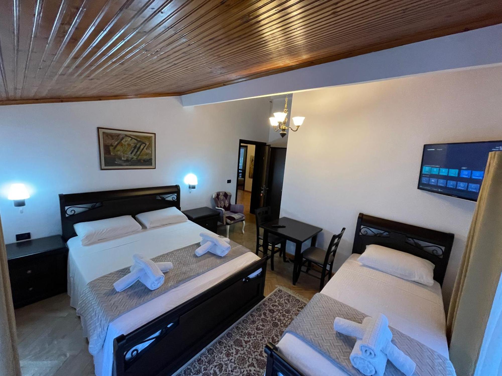 Vila At Berat Exteriör bild