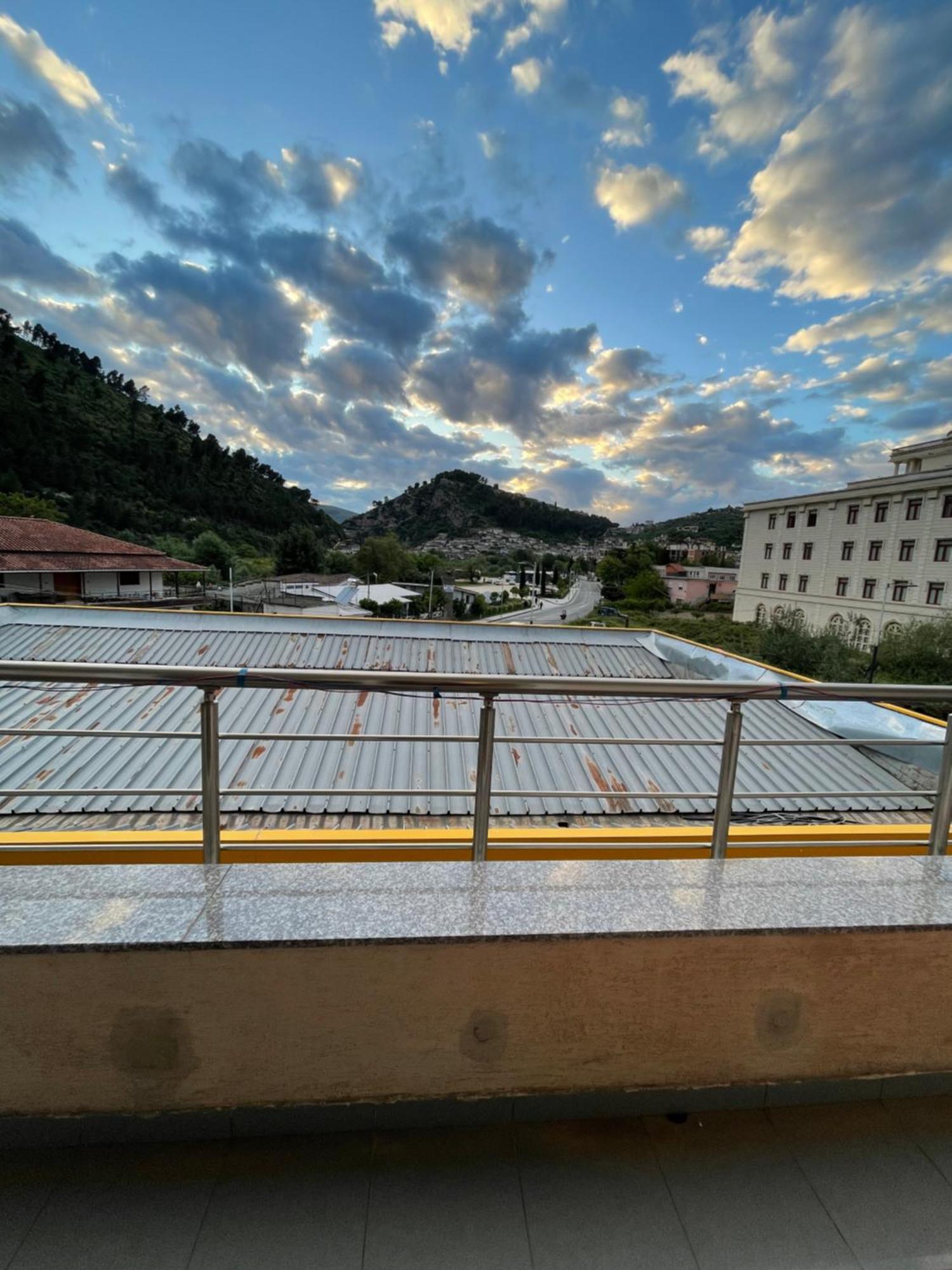 Vila At Berat Exteriör bild